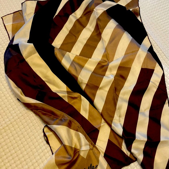 Castillo Paris Vintage Scarf - Picture 3 of 4